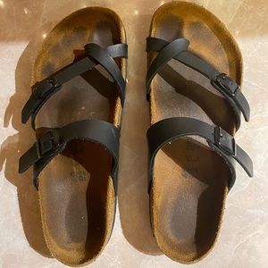 black birkenstock’s mayari style